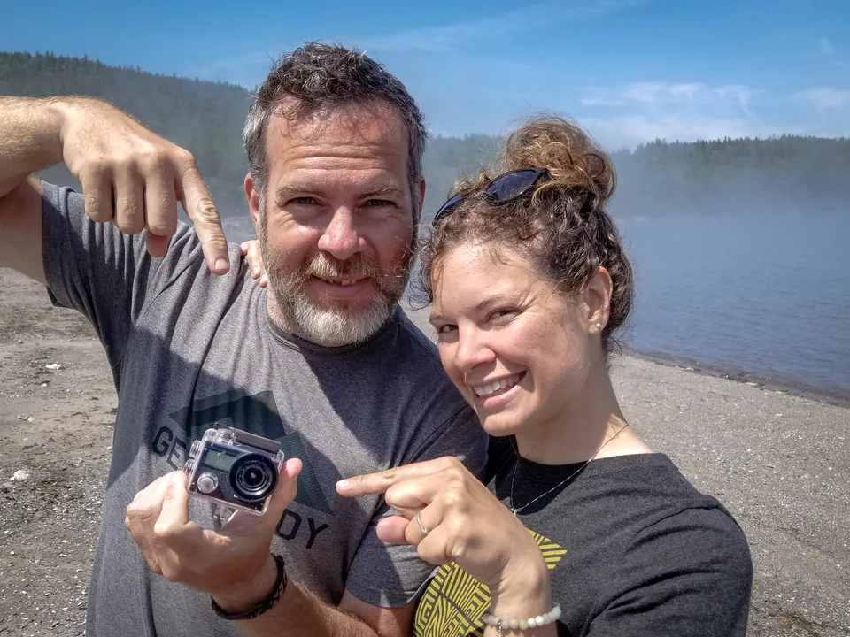Sophie et Yannick avec la caméra d'action 4k